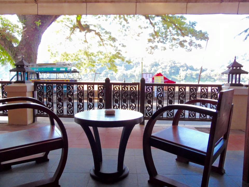หลวงพระบางริเวอร์ล็อดจ์ 2 Hotel ภายนอก รูปภาพ